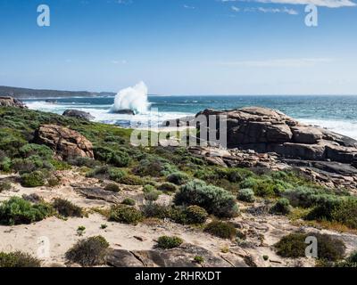 Waves breaking at Gallows Beach, north of Gracetown on the Cape to Cape track, Leeuwin-Naturaliste National Park, Western Australia Stock Photo