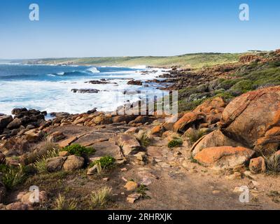 Cape to Cape track next to pounding surf north of Gracetown, Leeuwin-Naturaliste National Park, Western Australia Stock Photo