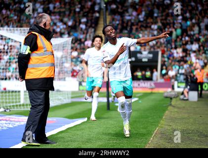 Nathan Tella of Southampton celebrates his goal to make it 0-1