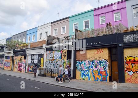 London, UK. 28th August 2022. Boarded up shops on the opening day as Notting Hill Carnival returns after a two-year absence. Stock Photo