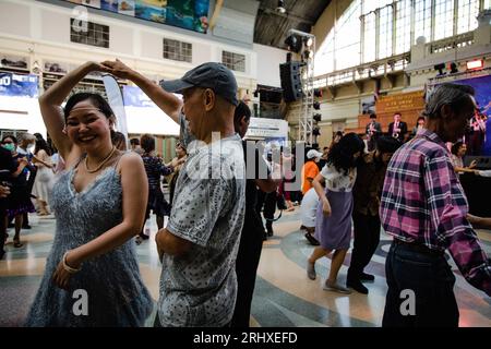 August 19, 2023, Bangkok, Bangkok, Thailand: August, 19 2023, People swing dancing during a vintage-themed swing dance party at Hua Lamphong railway station in Bangkok. Hundreds of Thai and foreign dance enthusiasts dressed in retro fashion style costumes and turned the passenger hall of Bangkok's century old railway station to a dancing floor of a 1930s-inspired swing dance party with swing jazz music aimed to promote the social dances. The swing dancing party is held by Bangkok Swing, a community of local and foreign swing dancers. (Credit Image: © Wissarut Weerasopon/ZUMA Press Wire) EDITOR Stock Photo