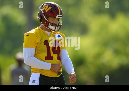 Ashburn, United States. 03rd Aug, 2023. August 3rd 2023: Washington  Commanders running back Jaret Patterson (32) warms up prior to the Washington  Commanders training camp practice at the OrthoVirginia Training Center in