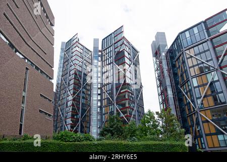 Tate Modern Art Gallery Switch House Extension building nest to Neo Bankside luxury flats apartment building Southwark South London UK  KATHY DEWITT Stock Photo