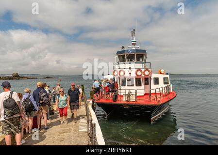 Herm, Channel Islands. 11 June 2023.  Foot passengers arrive from St Peter Port, Guernsey and departing  from the Rosaire Steps, Herm at low tide. Stock Photo