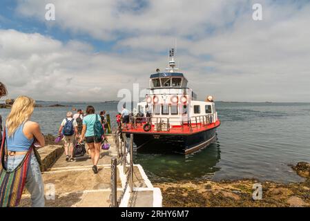 Herm, Channel Islands. 11 June 2023.  Foot passengers arrive from St Peter Port, Guernsey and departing  from the Rosaire Steps, Herm at low tide. Stock Photo