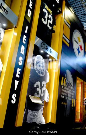 Jerseys of Los Angeles Rams quarterback Matthew Stafford (9) on display at  the Equipment Room team store atf SoFi Stadium, Monday, May 24, 2021, in I  Stock Photo - Alamy