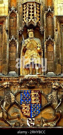 Cambridge, Trinity College gateway, King Henry 8th statue, University, Cambridgeshire, England, UK Stock Photo