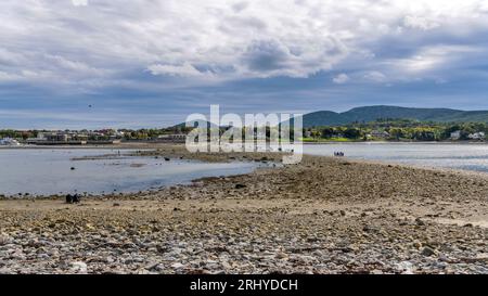 Land Bridge - A wide-angle view of the famous nature land bridge, connecting Bar Harbor to Bar Island at low tide, on a stormy Autumn day. Maine, USA. Stock Photo