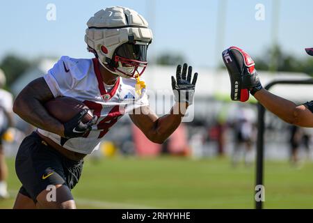 Washington Commanders running back Antonio Gibson warms up before an NFL  football game against the Houston Texans Sunday, Nov. 20, 2022, in Houston.  (AP Photo/David J. Phillip Stock Photo - Alamy