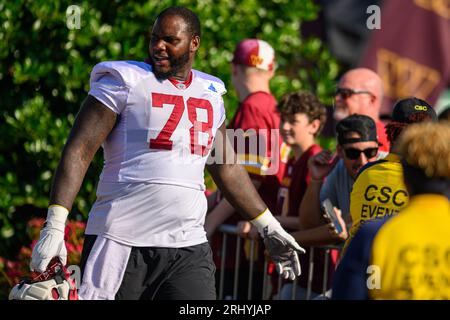 November 6th 2022: Washington Commanders offensive tackle Cornelius Lucas  (78) blocks during the NFL game between the Minnesota Vikings and the  Washington Commanders in Landover, MD. Reggie Hildred/CSM/Sipa USA(Credit  Image: © Reggie