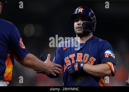 Jose Altuve Goes Oppo – Glove Pop