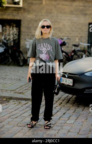 Street style, model Sora Choi after Coperni Fall-Winter 2022-2023 show,  held at Studios 130, Saint Denis, France, on March 3rd, 2022. Photo by  Marie-Paola Bertrand-Hillion/ABACAPRESS.COM Stock Photo - Alamy