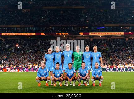 England's Georgia Stanway, Rachel Daly, Millie Bright, Mary Earps, Alessia Russo, Lucy Bronze, Lauren Hemp, Ella Toone, Jess Carter, Keira Walsh and Alex Greenwood pose for a team photo on the pitch ahead of the FIFA Women's World Cup final match at Stadium Australia, Sydney. Picture date: Sunday August 20, 2023. Stock Photo
