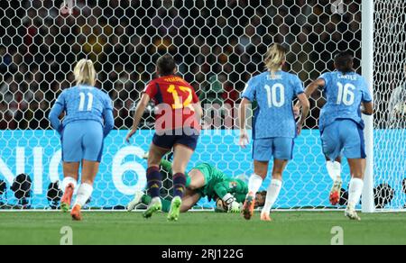 England goalkeeper Mary Earps saves a penalty during the FIFA Women's World Cup final match at Stadium Australia, Sydney. Picture date: Sunday August 20, 2023. Stock Photo