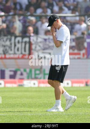 20 August 2023, Lower Saxony, Osnabrück: Soccer: 2nd Bundesliga, VfL Osnabrück - 1. FC Nürnberg, Matchday 3 at Stadion an der Bremer Brücke. Osnabrück coach Tobias Schweinsteiger walks across the pitch. Photo: Friso Gentsch/dpa - IMPORTANT NOTE: In accordance with the requirements of the DFL Deutsche Fußball Liga and the DFB Deutscher Fußball-Bund, it is prohibited to use or have used photographs taken in the stadium and/or of the match in the form of sequence pictures and/or video-like photo series. Stock Photo