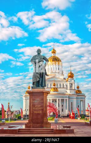 Saransk, Mordovia, Russia. 05 June 2023. Monument to Admiral Fyodor Ushakov against the backdrop of the Cathedral of St. Theodore Ushakov in Saransk, Stock Photo