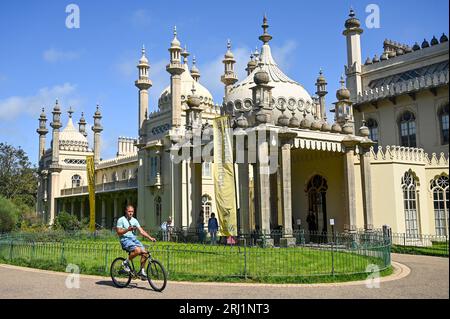 Brighton UK 20th August 2023 - Crowds enjoy the hot sunny weather in Brighton's Royal Pavilion Gardens as the South Coast enjoys the first nice weekend for a while  : Credit Simon Dack / Alamy Live News Stock Photo