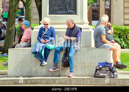 Glasgow, Scotland, UK. 20th  August, 2023. UK Weather:  Sunny george square  in the city saw locals and tourists on the streets of the city.  Credit Gerard Ferry/Alamy Live News Stock Photo