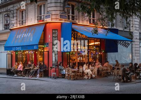Cafe Noir (65 Rue Montmartre) in Paris Stock Photo