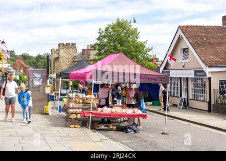 Bakery stall at Buckingham Street Market, Market Square, Buckingham, Buckinghamshire, England, United Kingdom Stock Photo