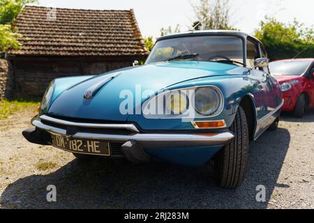 Langeac, France - May 27, 2023: Old blue car citroen ds 21, in the background is a house. Stock Photo