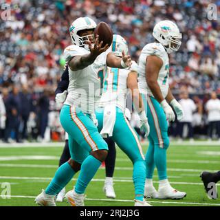 August 19, 2023: Miami Dolphins quarterback Tua Tagovailoa (1) mishandles a snap during an NFL preseason game between the Texans and the Dolphins Jaguars on August 19, 2023 in Houston. (Credit Image: © Scott Coleman/ZUMA Press Wire) EDITORIAL USAGE ONLY! Not for Commercial USAGE! Stock Photo