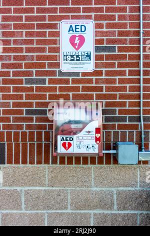 Defibrillator, AED Automated External Defibrillator a Portable electic life saving device located in a park Stock Photo