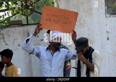 Peshawar, Peshawar, Pakistan. 20th Aug, 2023. Members of the Christian minority hold placards as they shout slogans during a protest against mob attacks that erupted the day before in Jaranwala, near Faisalabad, in Peshawar, Pakistan, 20 August 2023. Armed mobs in Jaranwala targeted two churches and private homes, setting them on fire and causing widespread destruction. The attack was sparked by the discovery of torn pages of the Muslims holy book Koran with alleged blasphemous content near a Christian colony. (Credit Image: © Hussain Ali/ZUMA Press Wire) EDITORIAL USAGE ONLY! Not for Commerc Stock Photo