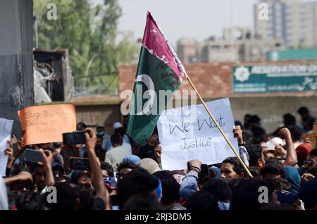 Peshawar, Peshawar, Pakistan. 20th Aug, 2023. Members of the Christian minority hold placards as they shout slogans during a protest against mob attacks that erupted the day before in Jaranwala, near Faisalabad, in Peshawar, Pakistan, 20 August 2023. Armed mobs in Jaranwala targeted two churches and private homes, setting them on fire and causing widespread destruction. The attack was sparked by the discovery of torn pages of the Muslims holy book Koran with alleged blasphemous content near a Christian colony. (Credit Image: © Hussain Ali/ZUMA Press Wire) EDITORIAL USAGE ONLY! Not for Commerc Stock Photo