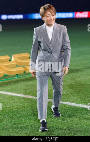 Sydney, Australia. 20th Aug, 2023. Former Japanese footballer, Aya Miyama presents the FIFA Women's World Cup Trophy before the FIFA Women's World Cup Australia and New Zealand 2023 Final match between Spain and England at Stadium Australia on August 20, 2023 in Sydney, Australia Credit: IOIO IMAGES/Alamy Live News Stock Photo