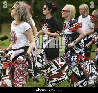 Batala Samba Band in Whitworth Park, Manchester, UK, plus other visitors to the park that afternoon, 19th August, 2023. Stock Photo