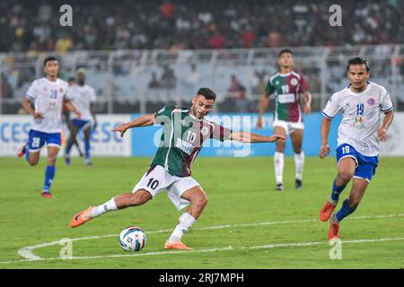 Kolkata, India. 16th Aug, 2023. Boumous (L) of Mohun Bagan Super Giant seen in action during the 2023-24 AFC Cup Preliminary Stage 2 match between Mohun Bagan Super Giant and Machhindra FC at Salt Lake Stadium. Final score; Mohun Bagan 3:1 Machhindra. Credit: SOPA Images Limited/Alamy Live News Stock Photo