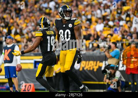 Pittsburgh Steelers tight end Darnell Washington (80) warms up