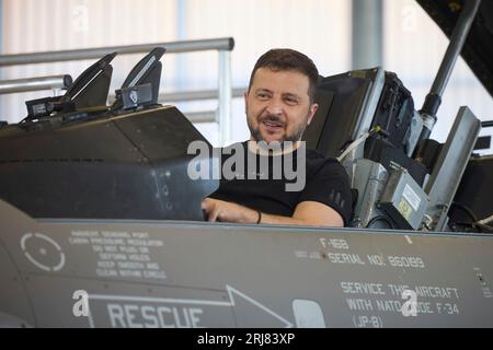 Vojens, Denmark. 20th Aug, 2023. Ukrainian President Volodymyr Zelenskyy smiles sitting in a F-16 fighter jet with Danish Prime Minister Mette Frederiksen at Skrydstrup Airbase, August 20, 2023 in Vojens, Denmark. Denmark pledged 19 F-16 fighters to Ukraine, which could be delivered around the end of the year. Credit: Pool Photo/Ukrainian Presidential Press Office/Alamy Live News Stock Photo