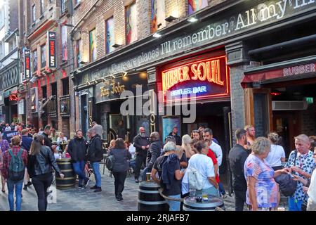 Crowds enjoying Rubber Soul bar, Mathew Street, Cavern Quarter, Liverpool, Merseyside, England, UK, L2 6RE Stock Photo