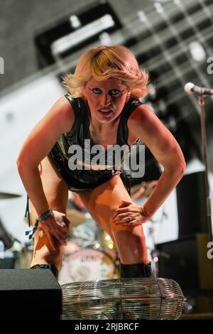 Bannau Brycheiniog, Wales. Sunday, 20 August, 2023. Amy Taylor of Amyl and the Sniffers performing on stage at the 2023 Green Man Festival. Photo: Ric Stock Photo