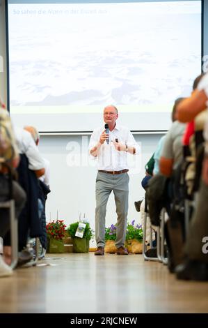 Ellerhoop, Germany. 22nd Aug, 2023. Weather expert Sven Plöger giving a presentation to conference participants. Which trees can withstand the advancing climate change in our cities? Experts looked for solutions on Tuesday at a symposium in the Ellerhoop nursery center (Pinneberg district). Credit: Jonas Walzberg/dpa/Alamy Live News Stock Photo