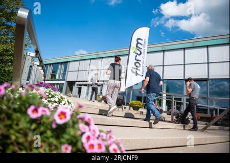 Ellerhoop, Germany. 22nd Aug, 2023. Participants of the symposium walk across the grounds of the Horticultural Center. Which trees can withstand the advancing climate change in our cities? Experts looked for solutions at a symposium at the Ellerhoop nursery center (Pinneberg district) on Tuesday. Credit: Jonas Walzberg/dpa/Alamy Live News Stock Photo