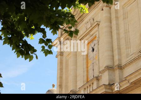 The Baroque western façade of the Notre-Dame-des-Anges in L’Isle-sur-la-Sorgue on a sunny spring day Stock Photo