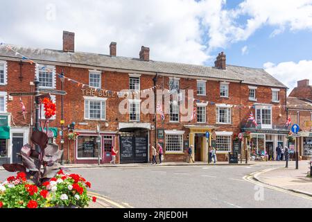 18th century The Bull Hotel, High Street, Stony Stratford, Buckinghamshire, England, United Kingdom Stock Photo