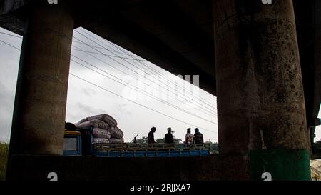 Wood husks are unloaded from the boat. This photo was taken on September 14, 2022, from Ruhitpur, Bangladesh Stock Photo