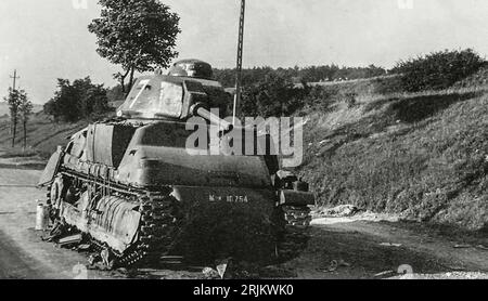 SOMUA S35 French Cavalry Tanks, Knocked Out / Abandoned On A French ...