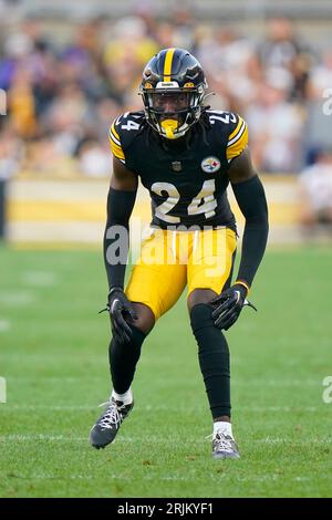 Pittsburgh Steelers cornerback Joey Porter Jr. (24) covers Buffalo