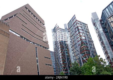 Tate Modern Art Gallery Switch House Extension building nest to Neo Bankside luxury flats apartment building Southwark South London UK  KATHY DEWITT Stock Photo