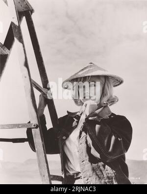 Marilyn Monroe Candid Behind The Scenes On Misfits 1963 Stock Photo - Alamy