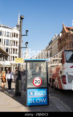 A City of London Police checkpoint and 'ring of steel' on Ludgate Hill ...