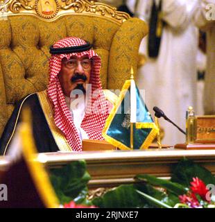 Bildnummer: 51031559  Datum: 19.12.2005  Copyright: imago/Xinhua Saudischer König Abdullah bin Abdul Aziz al Saud (KSA) anlässlich des 26. Gulf Cooperation Council in Abu Dhabi - PUBLICATIONxNOTxINxCHN, Personen; 2005, Abu Dhabi, Vereinigte Arabische Emirate, GCC, Könige, Abdulaziz, Fahd, Fahad; , Quadrat, Kbdig, Einzelbild, close, Internationale Politik, Politik, Randbild, People   König Abdullah bin Abdul Aziz Al Saud Abd Abdal Abdalaziz ibn bin     51031559 Date 19 12 2005 Copyright Imago XINHUA Saudi rulers King Abdullah am Abdul Aziz Al Saud KSA during the 26 GULF Cooperation Council in A Stock Photo