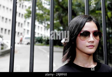 Bildnummer: 51405593  Datum: 29.08.2006  Copyright: imago/Xinhua Sängerin Charlene Choi (CHN/Twins) während einer Protestaktion der Hong Kong Performing Artistes Guild in Hong Kong - PUBLICATIONxNOTxINxCHN, Personen; 2006, Hong Kong, Hongkong, Pressetermin , HKPAG, Protest, Musiker, Musikerin, Pop; , quer, Kbdig, Porträt, Musik, Kunst, China, Randbild, People Stock Photo