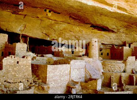 Cliff Palace Indian Ruins, Mesa Verde National Park, Colorado. This spectacular ruin is the largest in all of North America, comprising over 150 rooms Stock Photo