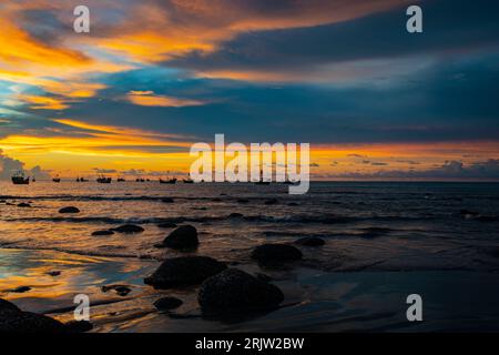 Sunrise on the Bay of Bengal at the Saint Martin's Island, locally known as Narkel Jinjira, is the only coral island and one of the most famous touris Stock Photo